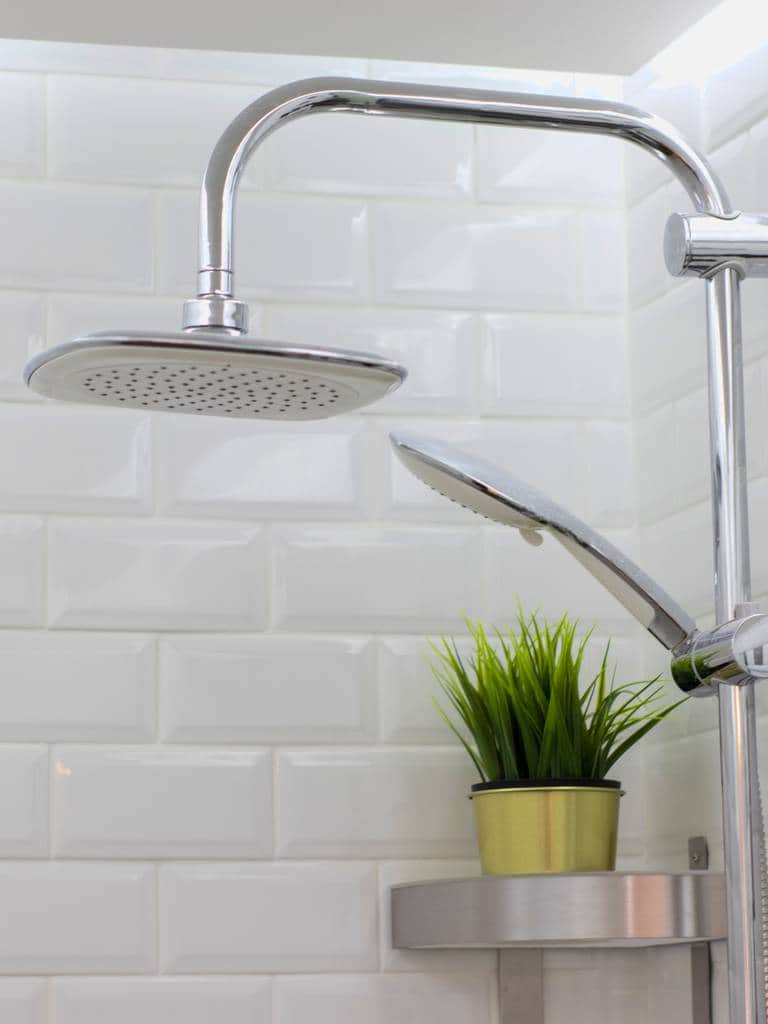 Jakie płytki pod prysznic wybrać? Inspiracje i porady