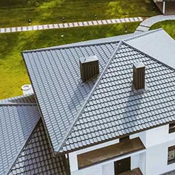 Jak zrobić dach dwuspadowy? Cena, wady i zalety dachu dwupołaciowego