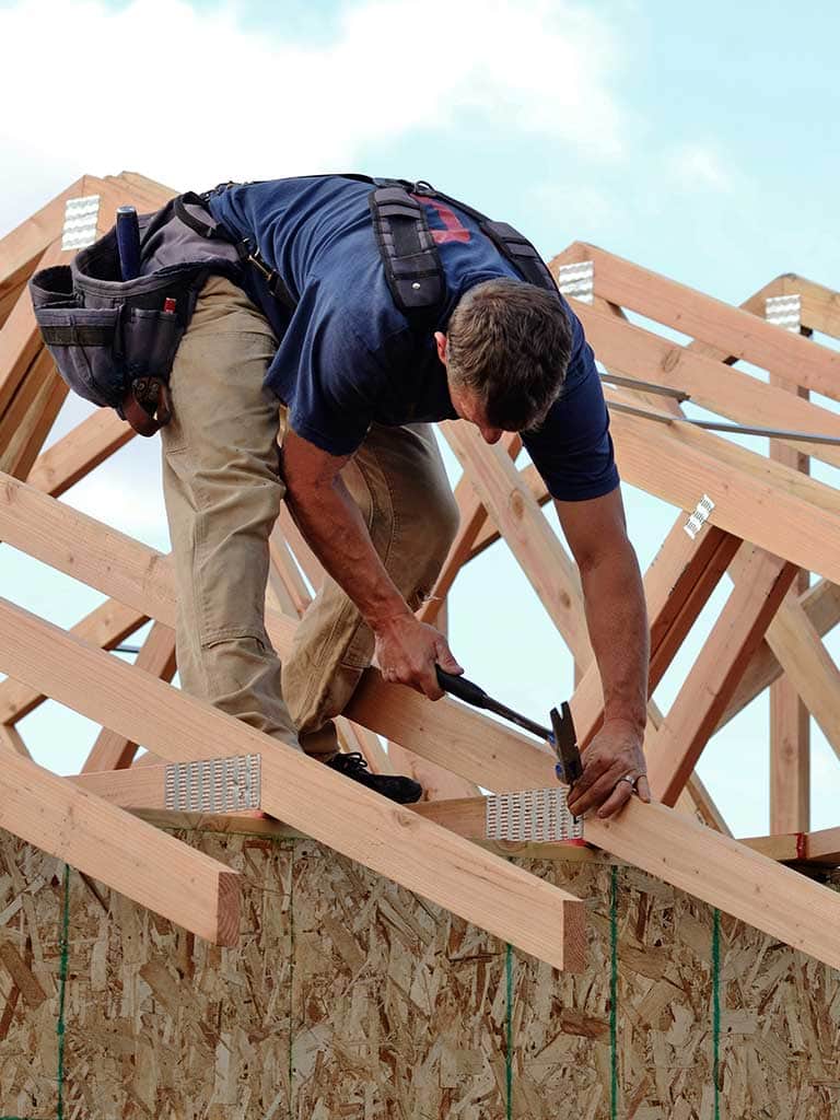 Konstrukcja dachu – najważniejsze elementy. Jak przebiega budowa?