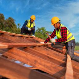 Budowa dachu – przewodnik krok po kroku z kosztami budowy na 2024 rok