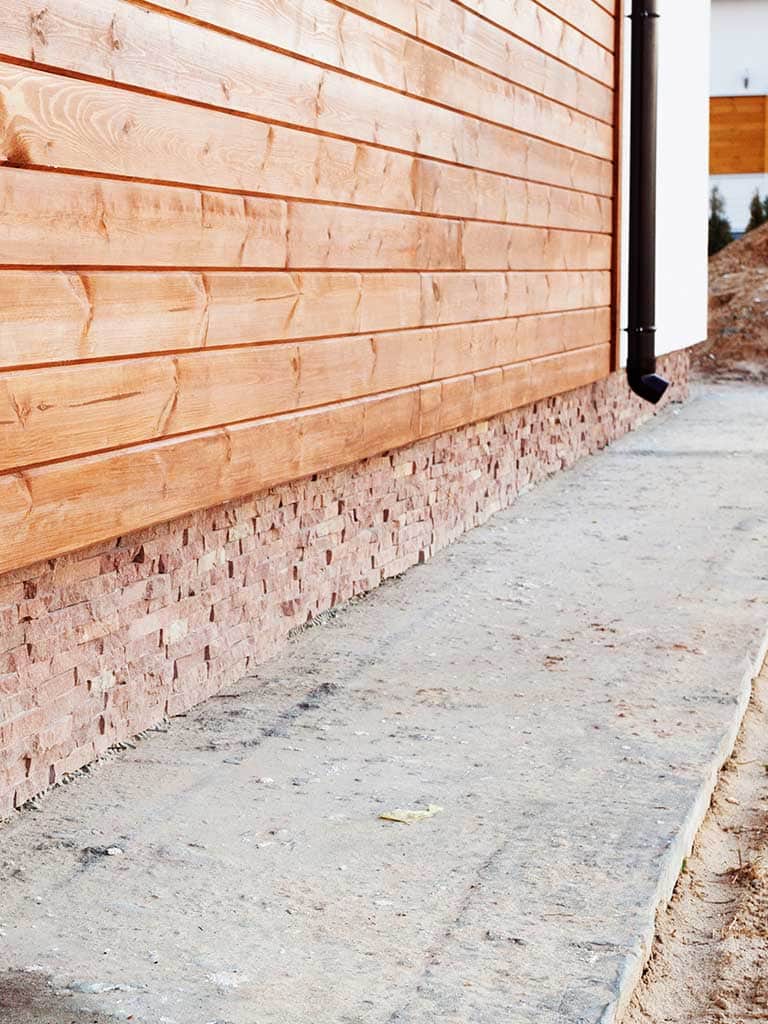 Montaż deski elewacyjnej – układ i wykonanie elewacji drewnianej	