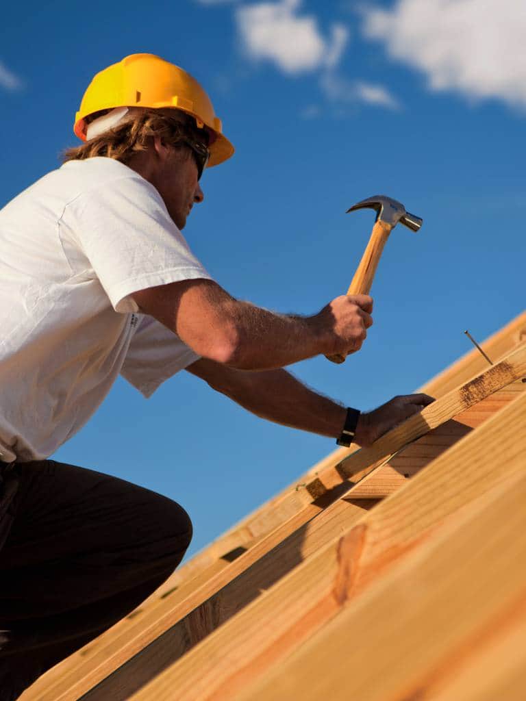 Deskowanie dachu – czy warto? Ile kosztuje? Jak prawidłowo wykonać deskowanie?