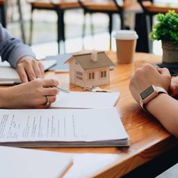 Zmiana oprocentowania kredytu hipotecznego – czy warto przejść na stałe oprocentowanie?