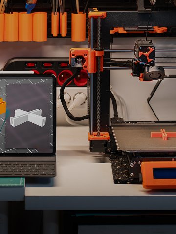 Drukarka 3D podczas drukowania elementu z tworzywa na stole roboczym