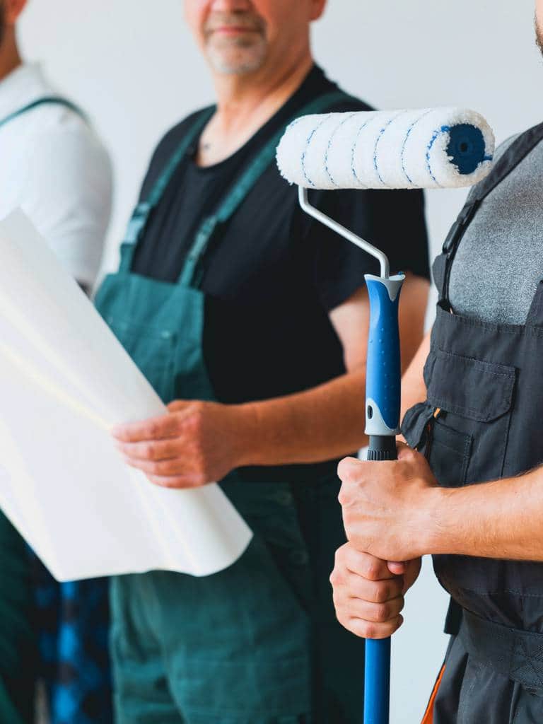 Trudności ze znalezieniem ekipy budowlanej – raport o budowie domów