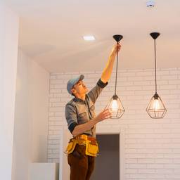 Oświetlenie do kuchni – jak je wybrać i zaplanować? Praktyczny poradnik po oświetleniu w kuchni
