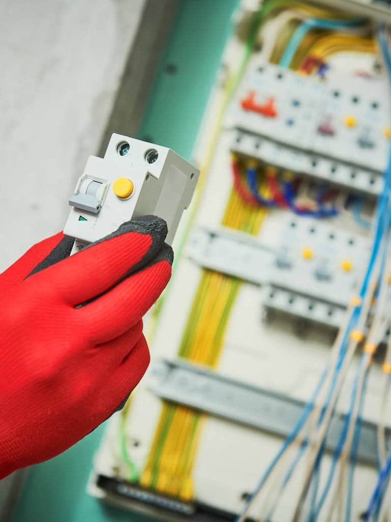 Wyłącznik różnicowoprądowy – typy A, F, B i ceny 2025