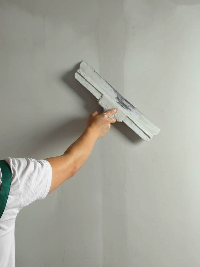 Gładź czy szpachla? Co wybrać w 2026?