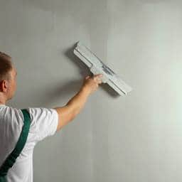 Gładź czy szpachla? Co wybrać w 2026?