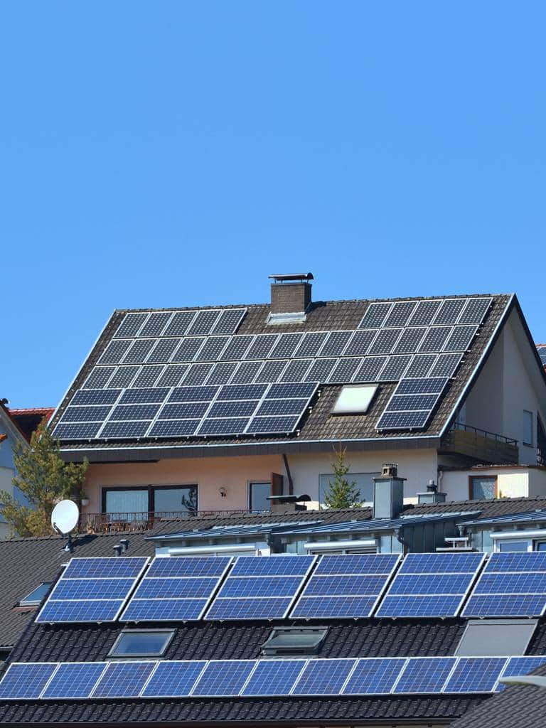 Polacy inwestują w fotowoltaikę, bo boją się rosnących kosztów energii – raport