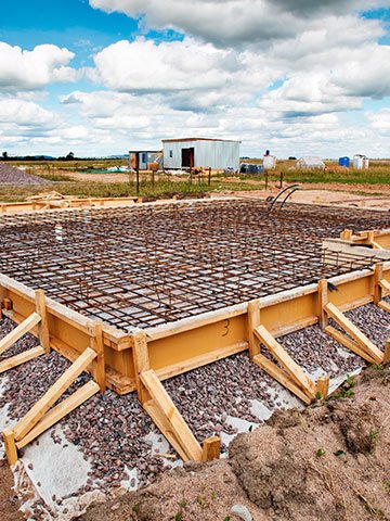 Fundament pod dom szkieletowy – jaki fundament pod dom drewniany wybrać?