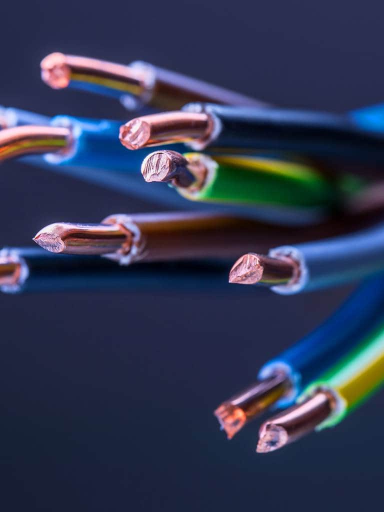 Kable i przewody elektryczne – rodzaje, zastosowanie i montaż [2025]