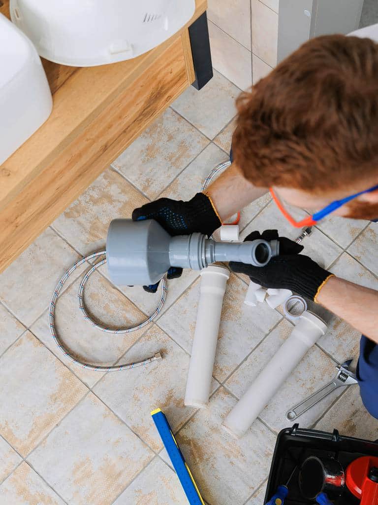 Udrażnianie rur – cennik 2026: ile kosztuje przepychanie pod ciśnieniem (WUKO) i spiralą?