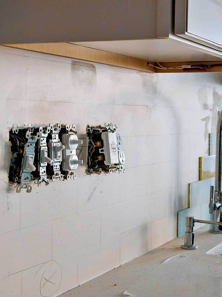 Instalacja elektryczna w kuchni: definicje, standardy i praktyczne wytyczne (2025)