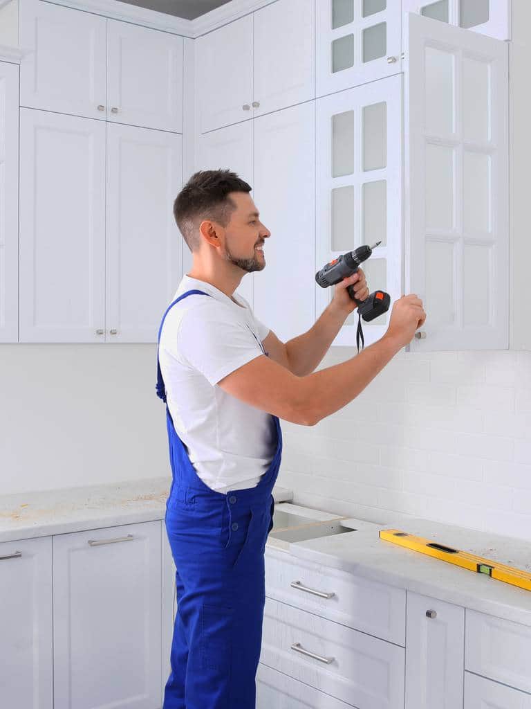 Kuchnia na wymiar 2025 – cena za metr bieżący, przykładowe wyceny i porady