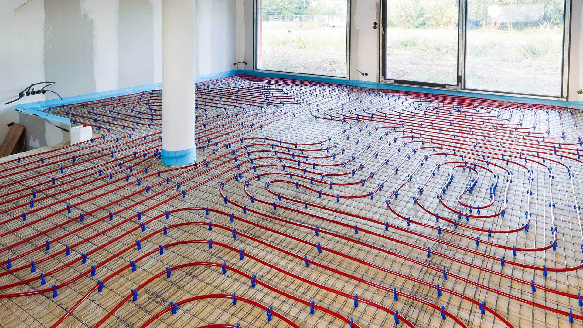 Instalacja ogrzewania podłogowego wsp&oacute;łpracującego z pompą ciepła