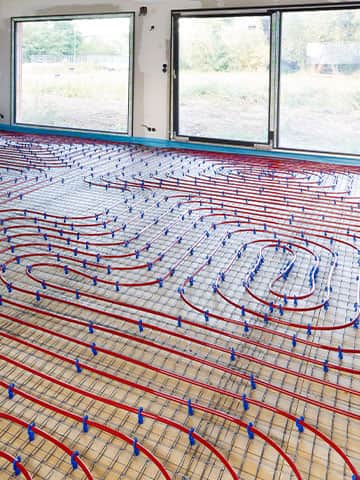 Instalacja ogrzewania podłogowego współpracującego z pompą ciepła