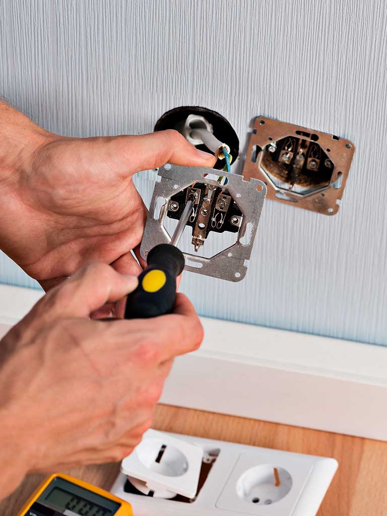 Jak podłączyć gniazdko elektryczne?