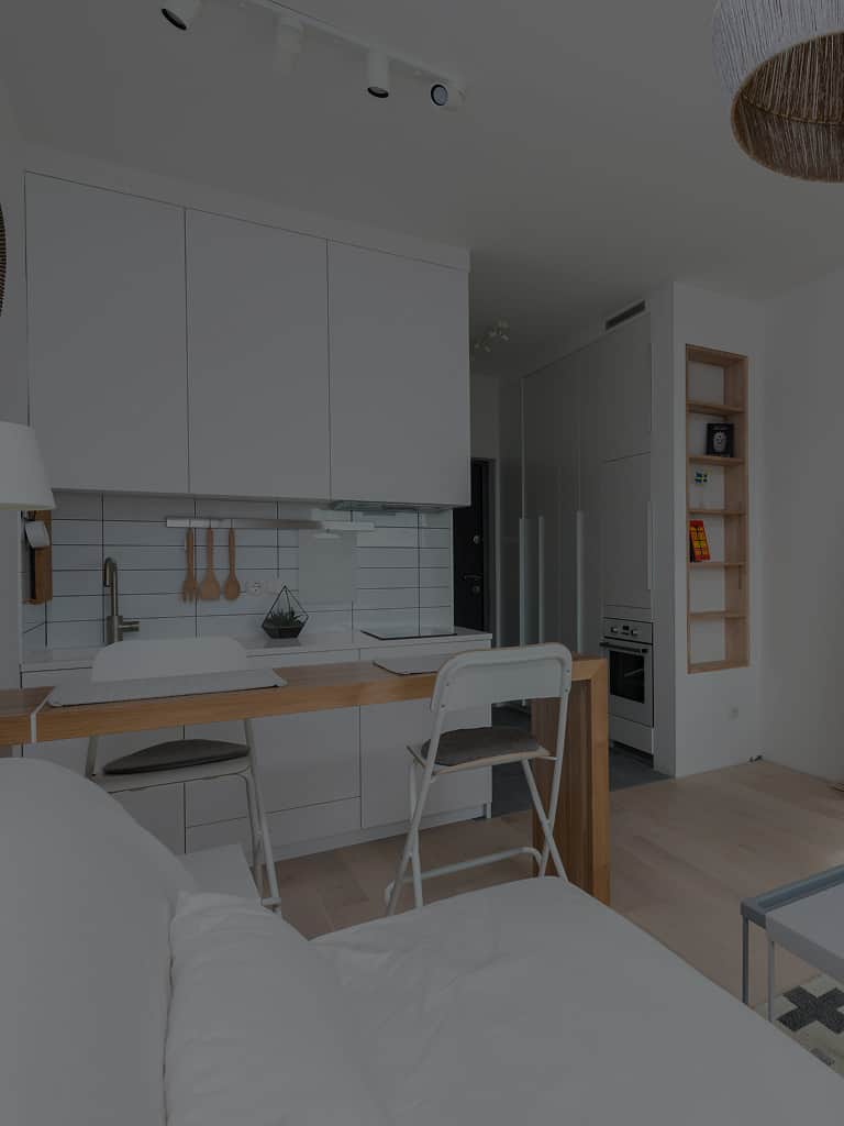 Meble na wymiar czy gotowe? Porównanie kosztów, czasu i trwałości [2025]