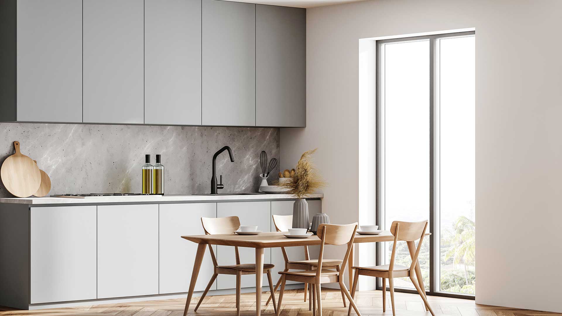 wnętrze kuchni z meblami kuchennymi i oknem panoramicznym -  w 2021