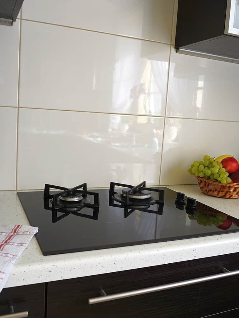 Układanie płytek w kuchni – sprawdź, jak położyć kafelki krok po kroku 