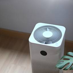 Jak ukryć klimatyzator w salonie, w sypialni?