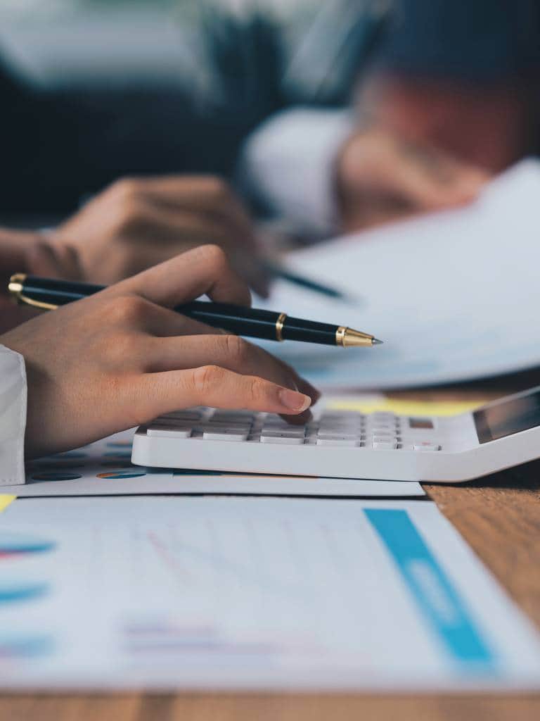 Instalacje fotowoltaiczne na elewacjach budynków – czy warto w nie inwestować?