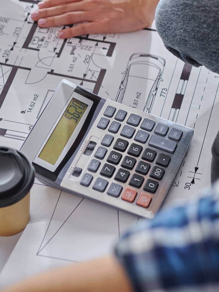 77% osób budujących domy w Polsce przekroczyło budżet – raport o budowie domów