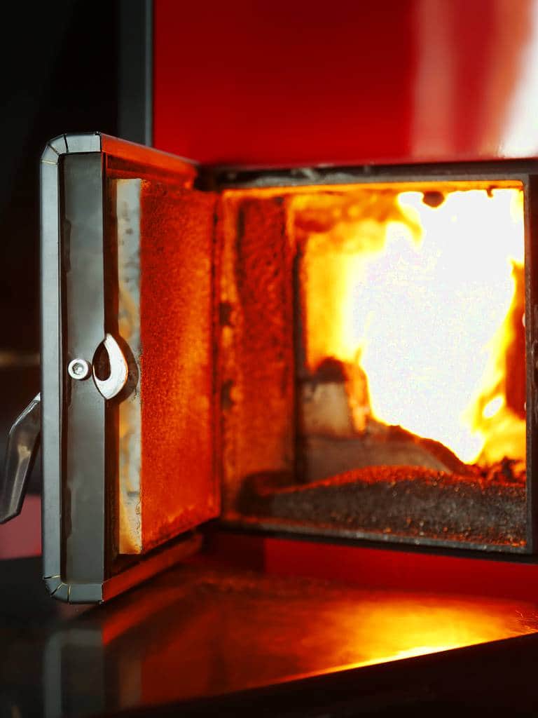 Kocioł na paliwo stałe – rodzaje, ceny i przepisy. Jaki wybrać?