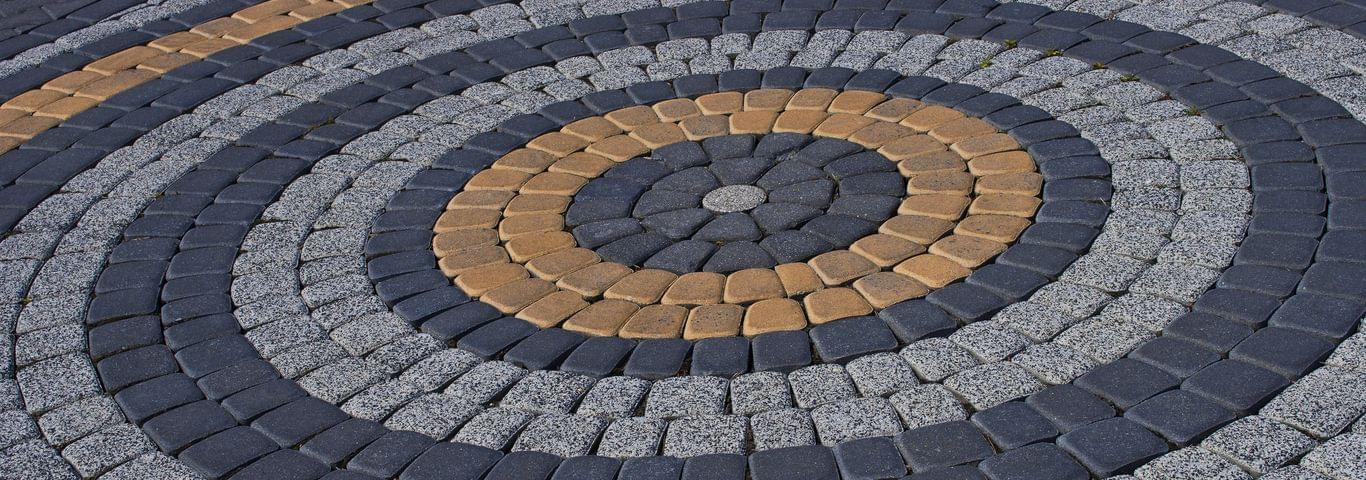 Kostka betonowa – porady, ranking 2021, najlepsi dostawcy kostki betonowej