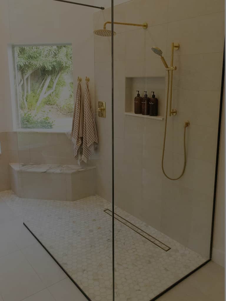 Odpływ liniowy w łazience – rodzaje, montaż krok po kroku, koszt 2025