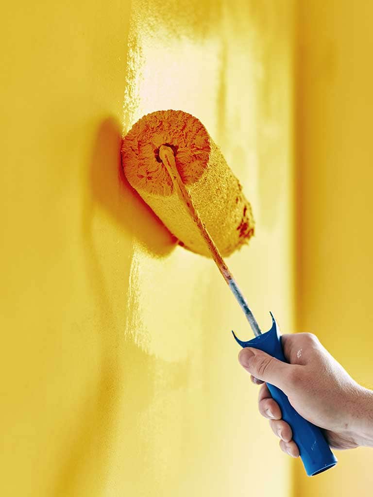 Farba emulsyjna – rodzaje, cena, zastosowanie. Czym różni się od farby akrylowej?