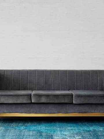 Elegancka sofa tapicerowana na wymiar – komfort i design w salonie
