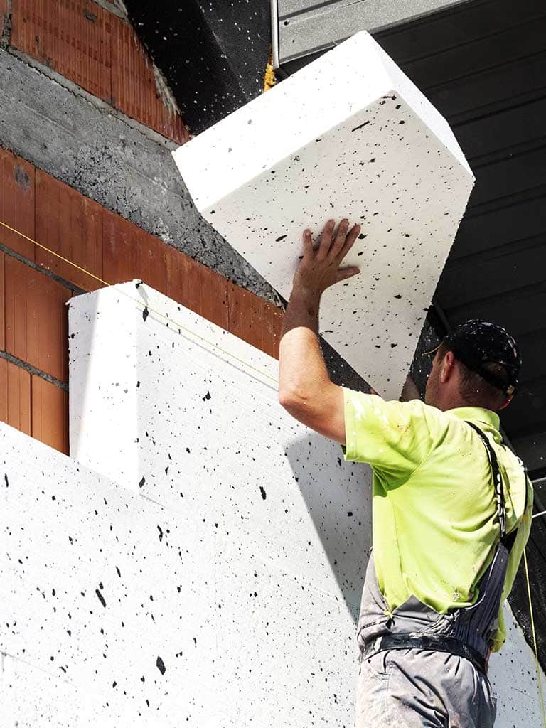 Wełna czy styropian – jak ocieplić dom tanio i dobrze?