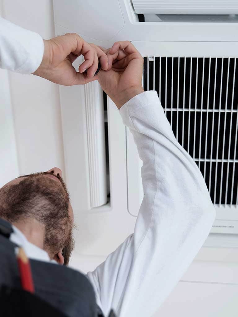 Dlaczego warto zainwestować w klimatyzację w biurze?