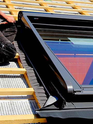Obróbka okna dachowego – jak obrobić okno dachowe?