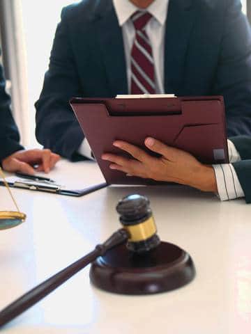 Upadłość czy restrukturyzacja? Wybierz mądrze, zanim stracisz wszystko