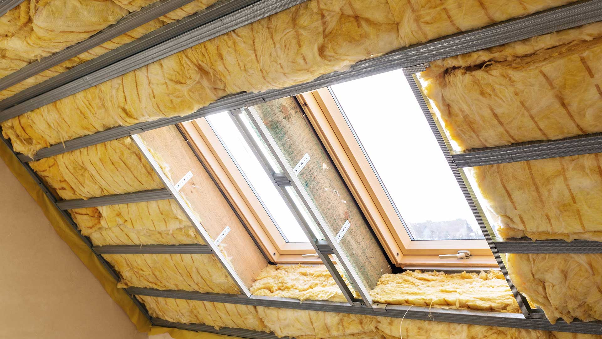 poddasze z dwoma oknami dachowymi i ociepleniem z wełny mineralnej -  w 2023