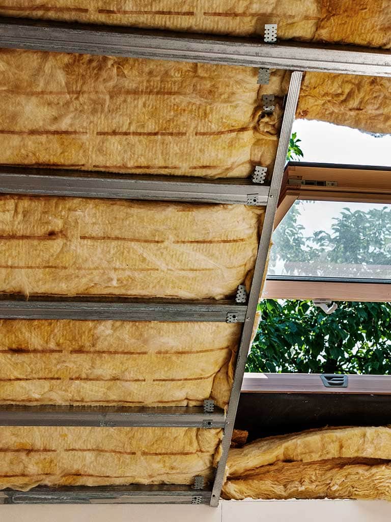 Ocieplenie ścian od wewnątrz – jak i czym ocieplać ściany od środka?