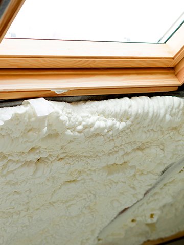 okno dachowe ocieplone pianką poliuretanową