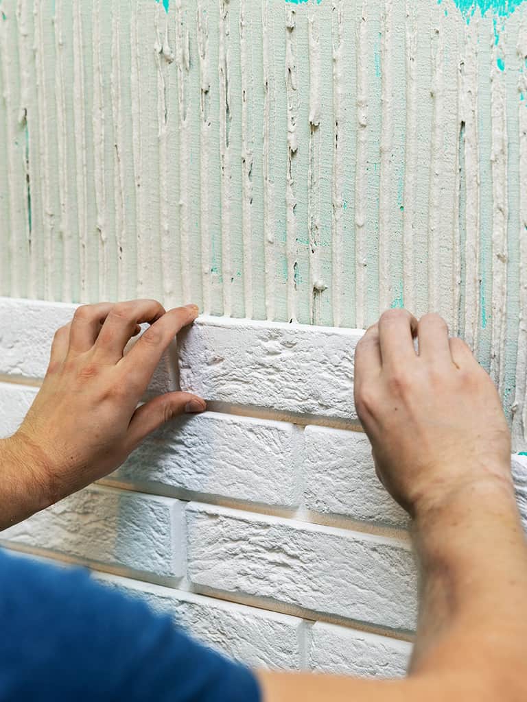 Płytki gipsowe na ścianę – jak i gdzie je układać?