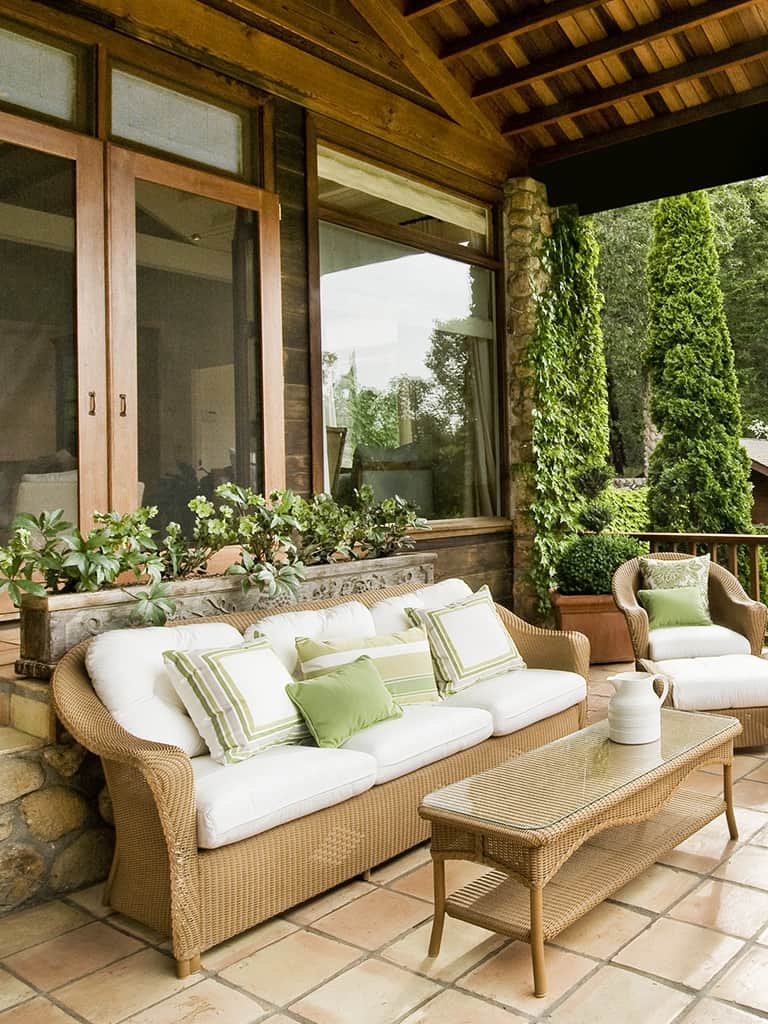 Płytki na taras i balkon – jakie wybrać w 2025? Ceny i montaż