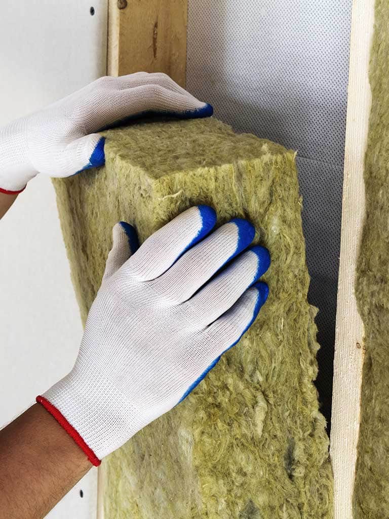 Wełna skalna do ocieplenia domu – właściwości, cena, zastosowanie