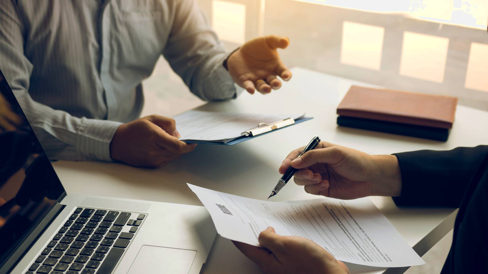 Konsultacja dotycząca restrukturyzacji firmy jednoosobowej przy dokumentach i komputerze