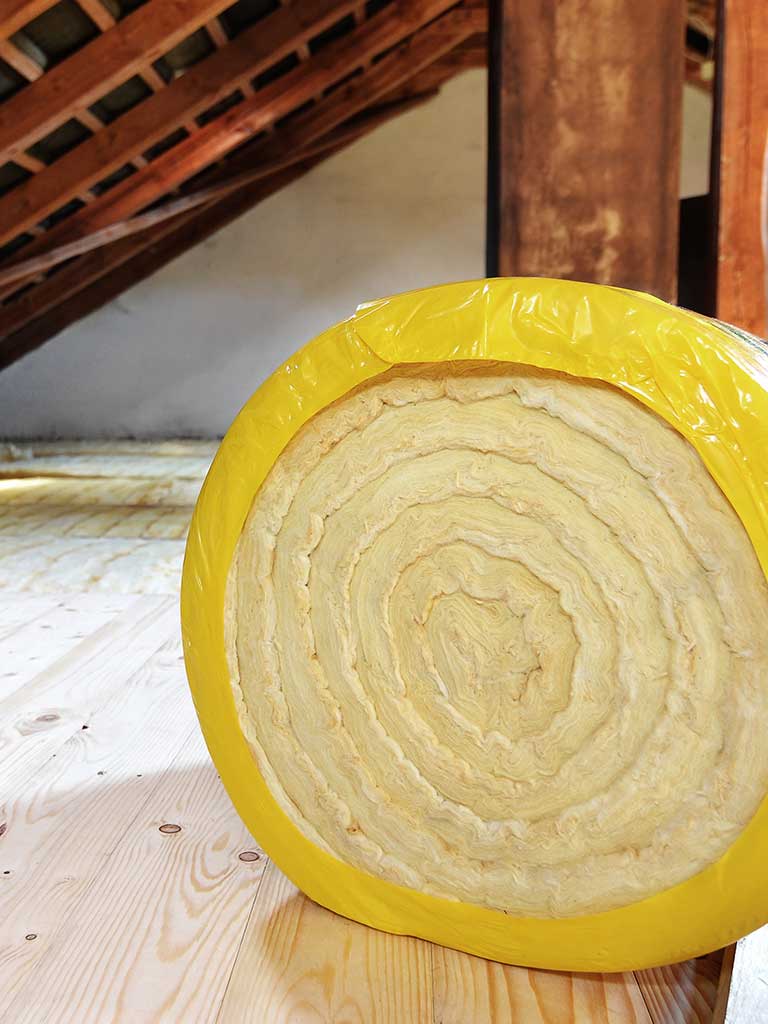 Ocieplenie stropu wełną, styropianem czy granulatem? Jak ocieplić strop?