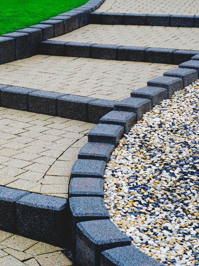 Ile kosztują schody z kostki brukowej w 2026 roku?