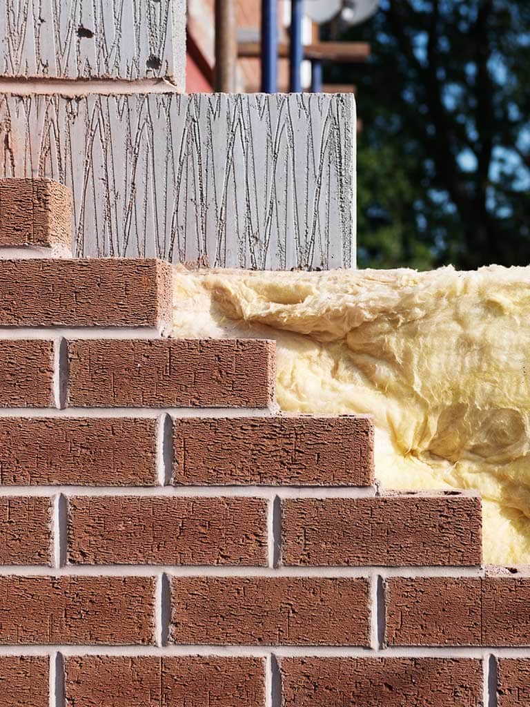 Ściana trójwarstwowa – przekrój, zalety i wady