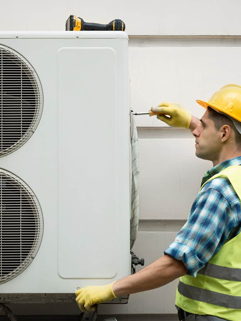 Jak przeprowadzić montaż pompy ciepła krok po kroku?