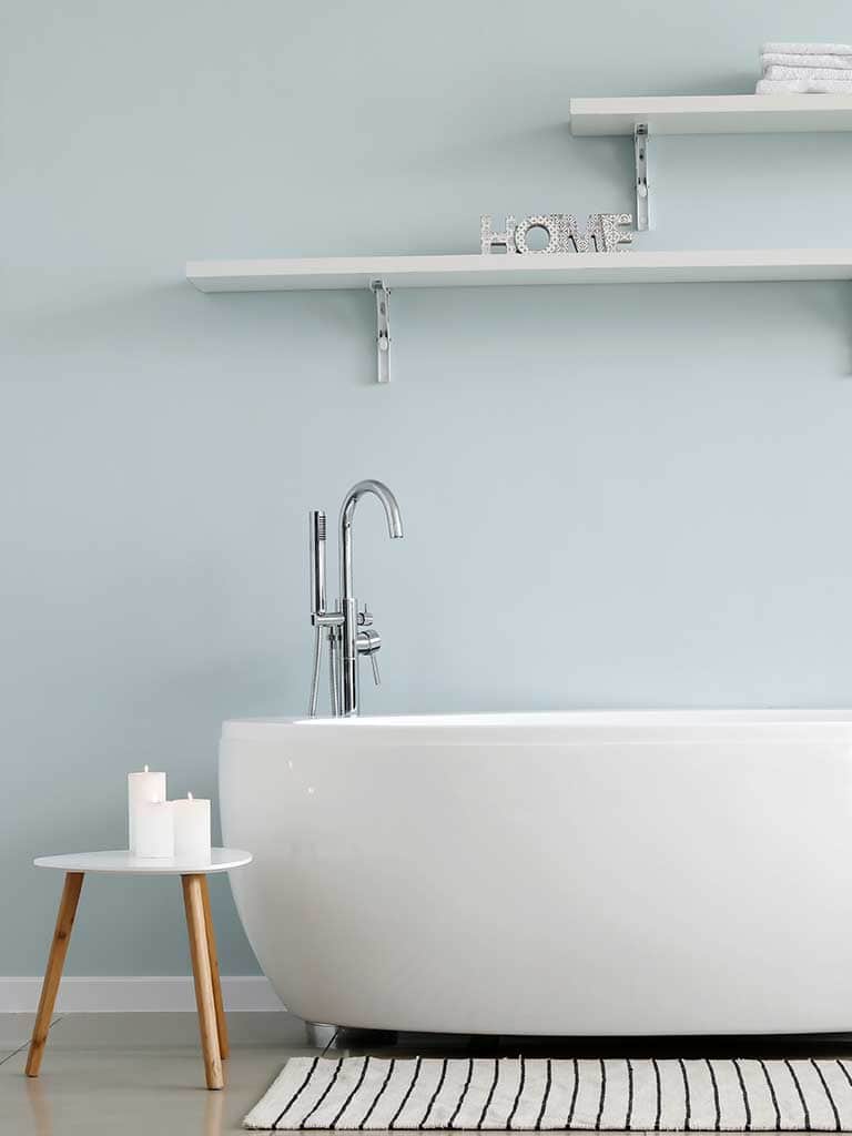 Farba do łazienki zamiast płytek? Jaką wybrać?