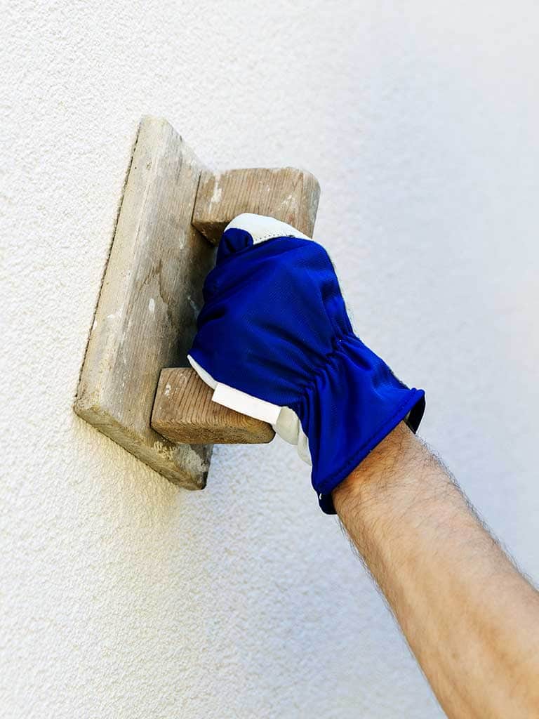 Tynk silikonowy czy silikatowy? Różnice, właściwości, ceny 